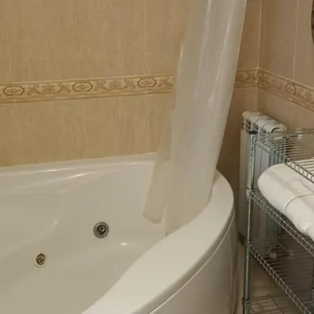 Residential With 3 Bedrooms, Elevator, And Plenty Of Natural Light, Close To Lisbon Apartmán *