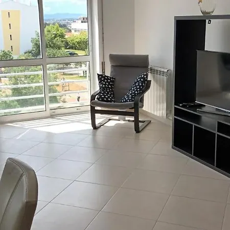 Residential With 3 Bedrooms, Elevator, And Plenty Of Natural Light, Close To Lisbon Монтижу