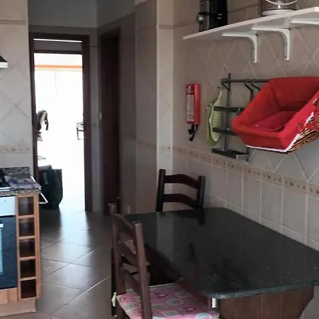 Residential With 3 Bedrooms, Elevator, And Plenty Of Natural Light, Close To Lisbon